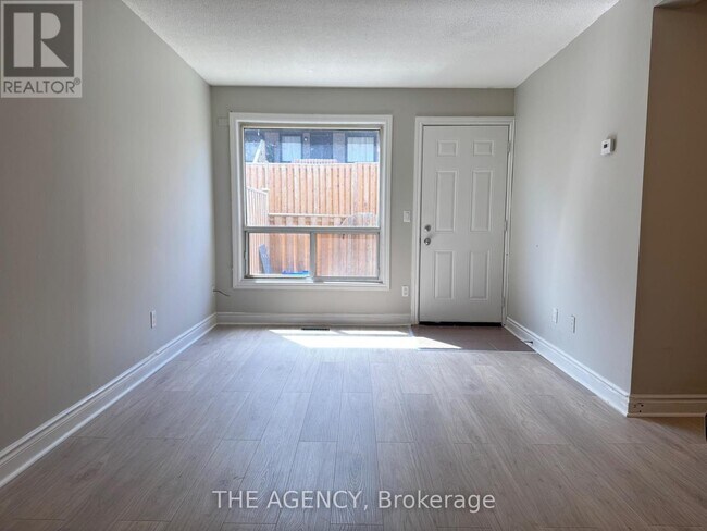 477-477 Dean Ave in Oshawa, ON - Building Photo - Building Photo