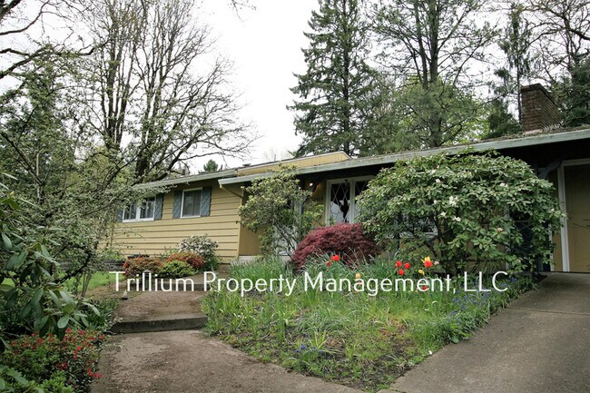 12424 SW Lesser Rd in Portland, OR - Building Photo - Building Photo