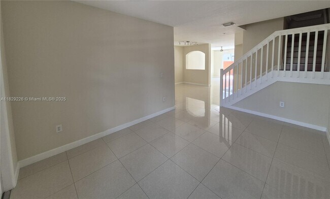 7673 NW 116th Ave in Medley, FL - Building Photo - Building Photo