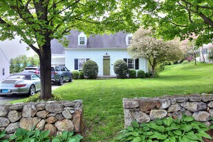 11 Treadwell Ave in Westport, CT - Building Photo