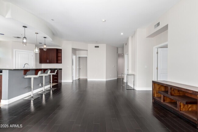 property at 945 E Playa Del Norte Dr