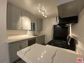 1808 N Harvard Blvd in Los Angeles, CA - Building Photo - Building Photo