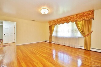 570 Manville Rd in Pleasantville, NY - Building Photo - Building Photo