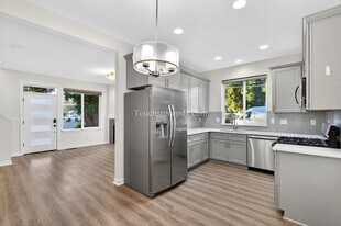 13838 SE Knight St in Portland, OR - Building Photo