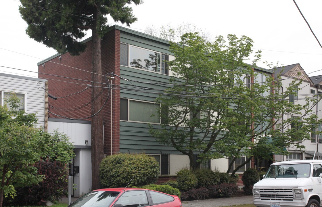 The 709 Apartments in Seattle, WA - Building Photo