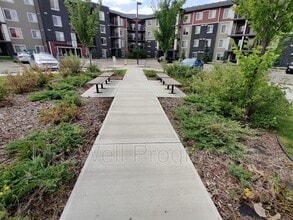 5370 Chappelle Rd. SW in Edmonton, AB - Building Photo - Building Photo