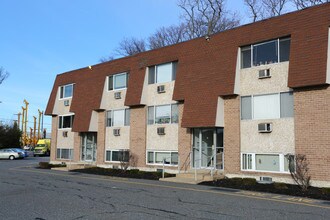 Twin Park Apartments in Aldan, PA - Building Photo - Building Photo