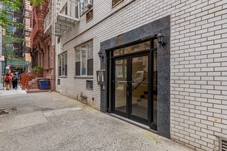 450 W 58th St in New York, NY - Building Photo - Building Photo