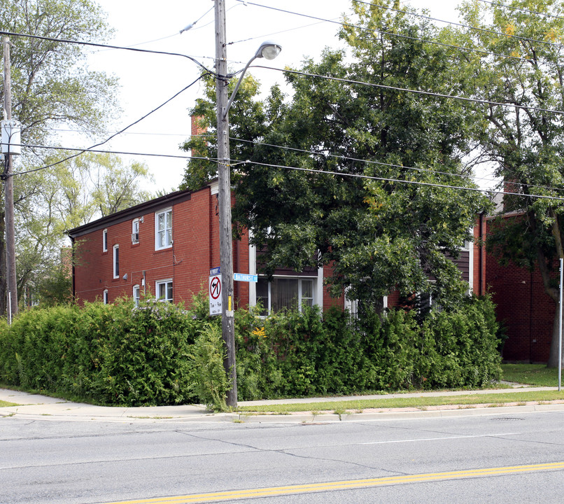 4103 Bathurst St in Toronto, ON - Building Photo