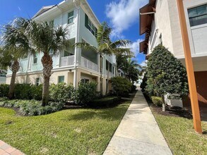 8086 Hobbes Wy in Palm Beach Gardens, FL - Building Photo - Building Photo