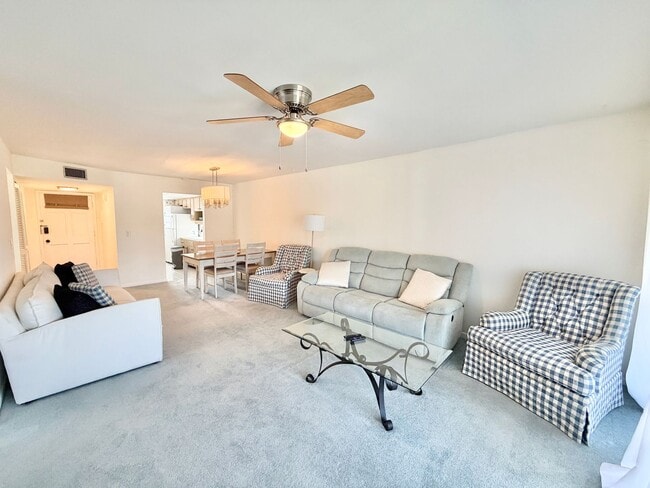 4900 Biscayne Dr in Naples, FL - Building Photo - Building Photo