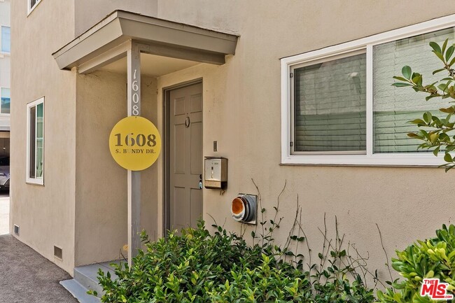 1606 S Bundy Dr in Los Angeles, CA - Building Photo - Building Photo