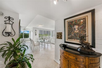 609 Ocean Dr in Key Biscayne, FL - Building Photo - Building Photo