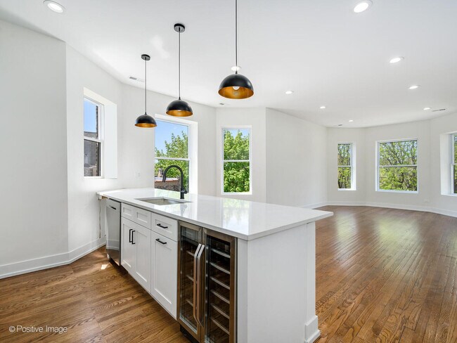 1633 N Francisco Ave in Chicago, IL - Building Photo - Building Photo