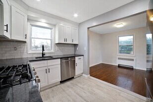 1078 Burnet Ave in Union Township, NJ - Building Photo