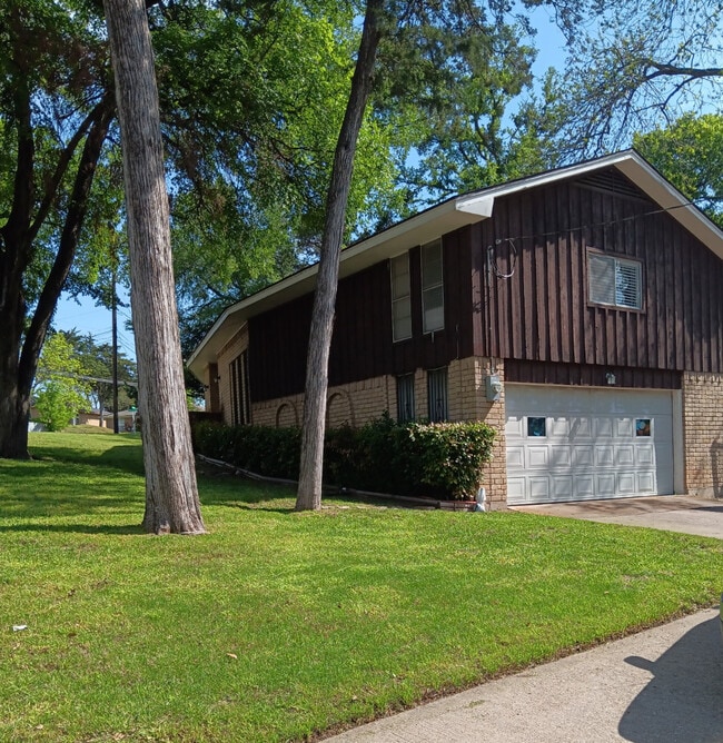 7321 Indian Ridge Trl in Dallas, TX - Building Photo - Building Photo