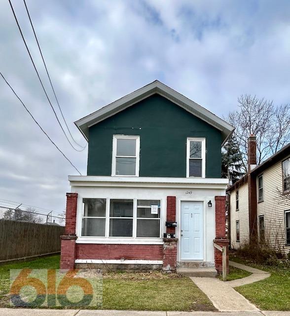 property at 1249 Davis Ave NW