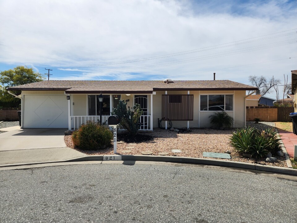 821 Felipe Pl in Hemet, CA - Building Photo