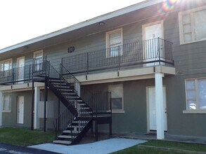 2110 Willow St, Unit B in Harvey, LA - Building Photo - Building Photo