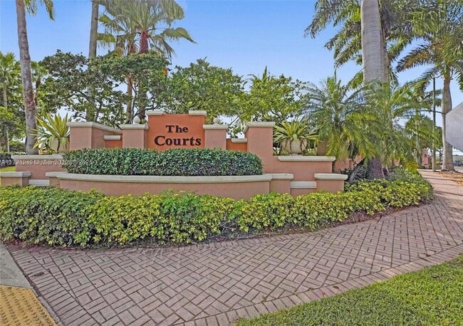 6630 NW 114th Ave in Doral, FL - Foto de edificio - Building Photo