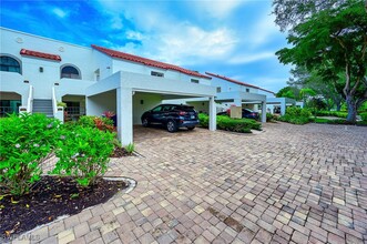 565 Beachwalk Cir in Naples, FL - Building Photo - Building Photo