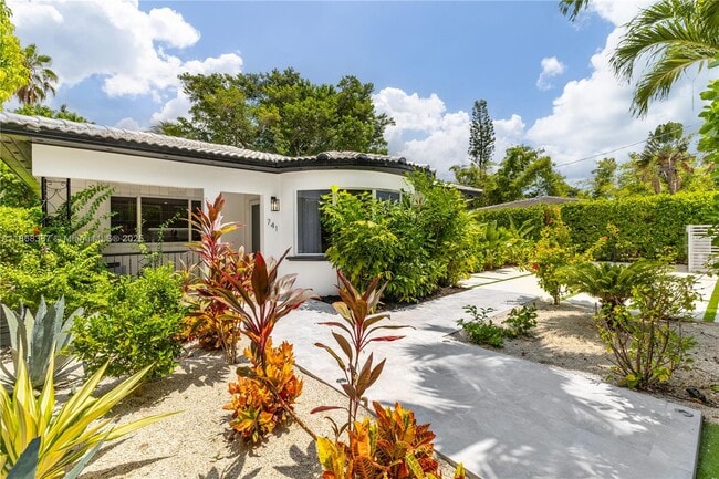 741 NE 87th St in El Portal, FL - Building Photo - Building Photo