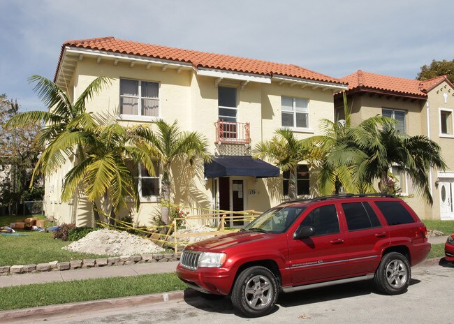 Menores Condo in Coral Gables, FL - Foto de edificio - Building Photo