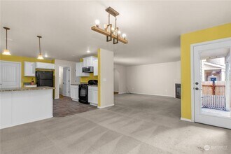 4303 17th Way NE in Olympia, WA - Foto de edificio - Building Photo