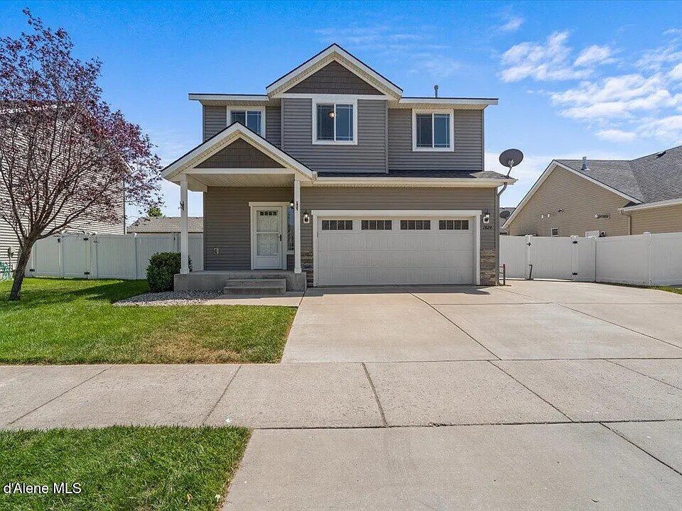 1824 E Warbler Ln in Post Falls, ID - Foto de edificio
