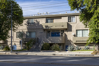 18347 Saticoy St in Reseda, CA - Building Photo - Building Photo