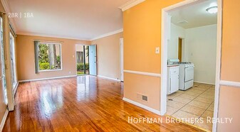 1060 S Stanley Ave in Los Angeles, CA - Building Photo