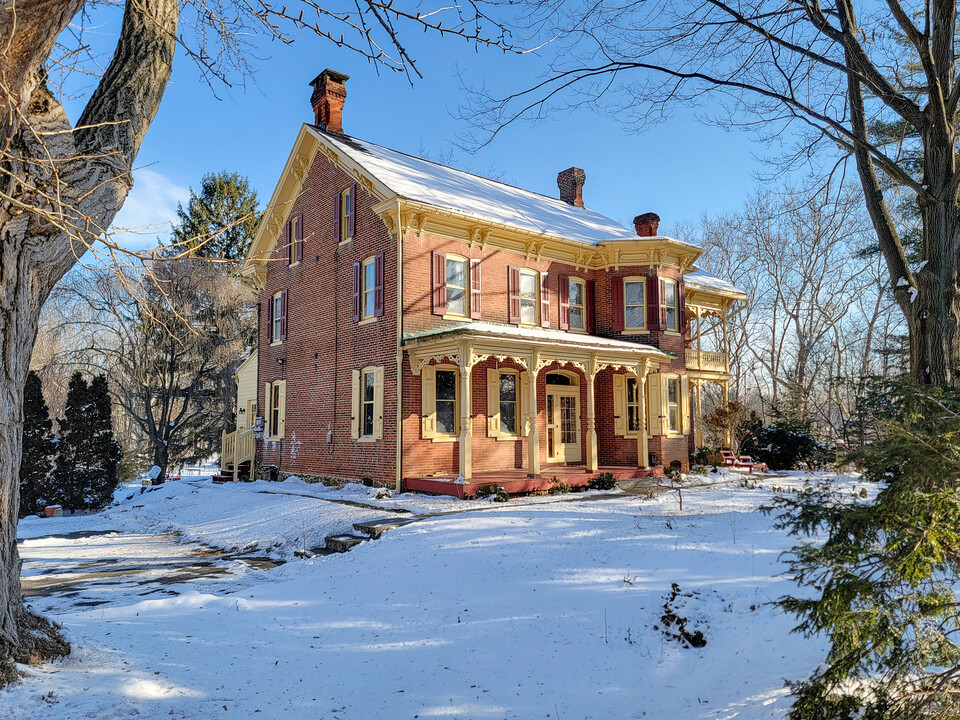 2347 Harrisburg Pike in Lancaster, PA - Building Photo