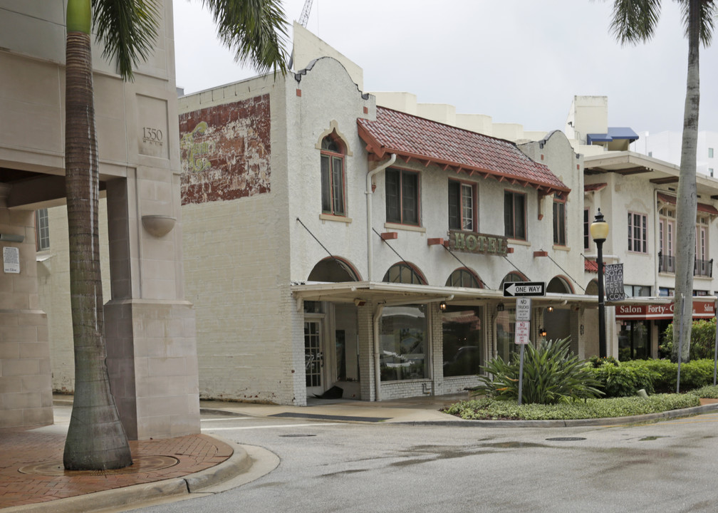 The DeMarcay at 33 South Palm in Sarasota, FL - Foto de edificio