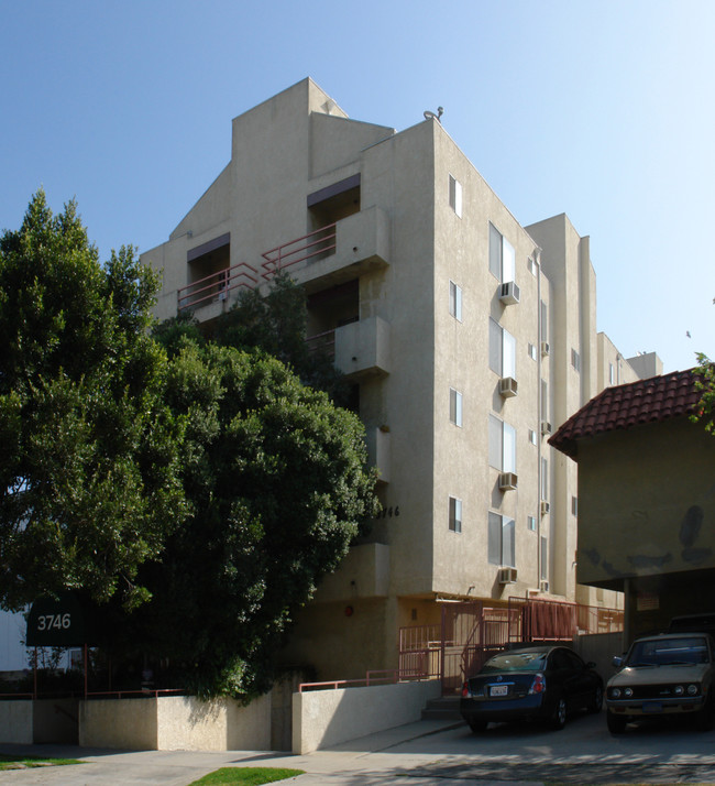 3746 Mentone Ave in Los Angeles, CA - Building Photo - Building Photo