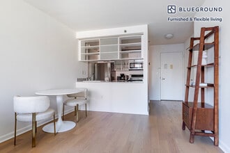 180 W 20th St in New York, NY - Foto de edificio - Building Photo