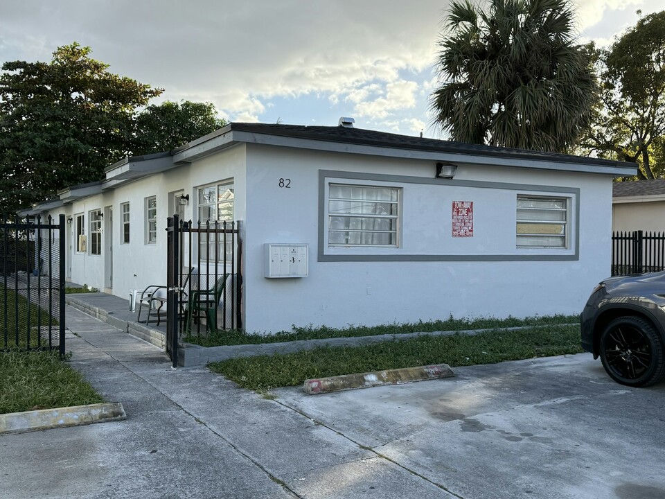 82 W 15th St in Hialeah, FL - Building Photo