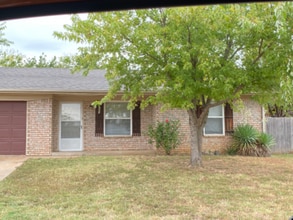 208 Edd Dr in Tecumseh, OK - Building Photo - Building Photo