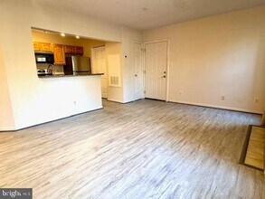 20301 Beechwood Terrace in Ashburn, VA - Building Photo - Building Photo