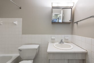 Summit Ridge Apartments in Akron, OH - Foto de edificio - Interior Photo