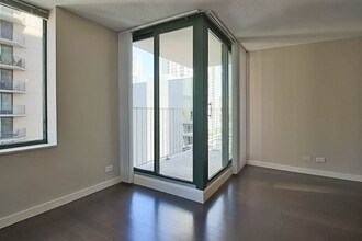 68 W Huron St in Chicago, IL - Foto de edificio - Building Photo