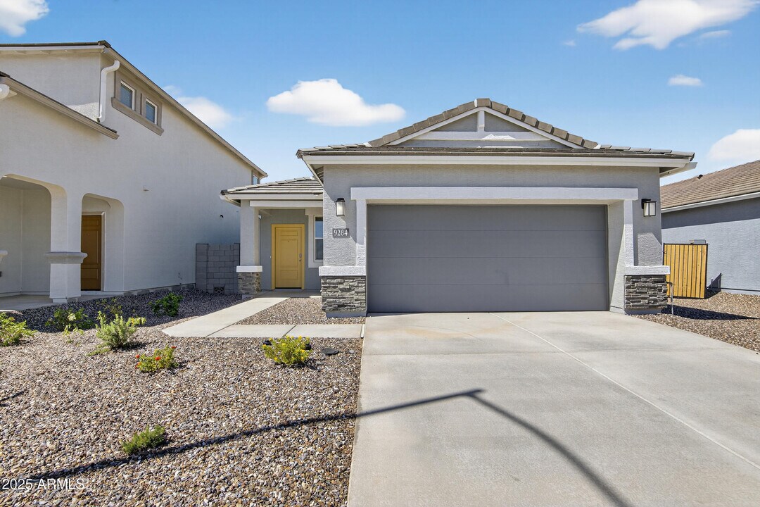 9284 S Mara Dr in Apache Junction, AZ - Building Photo