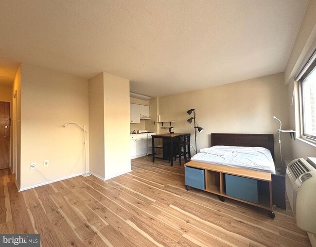 property at 2101 Chestnut St