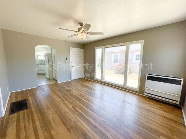 property at 105 W Curtis St