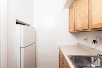 537 W Arlington Pl, Unit 109 in Chicago, IL - Foto de edificio - Building Photo