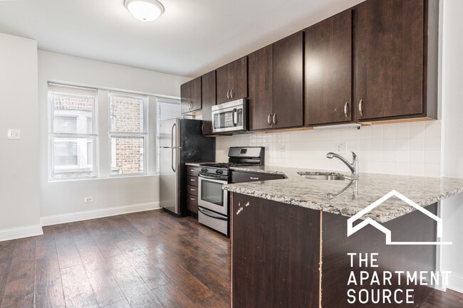 4876 W Armitage Ave in Chicago, IL - Building Photo - Building Photo