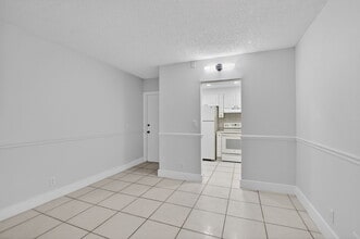 644 NW 13th St, Unit 644 NW 13th Street #11 in Boca Raton, FL - Foto de edificio - Building Photo