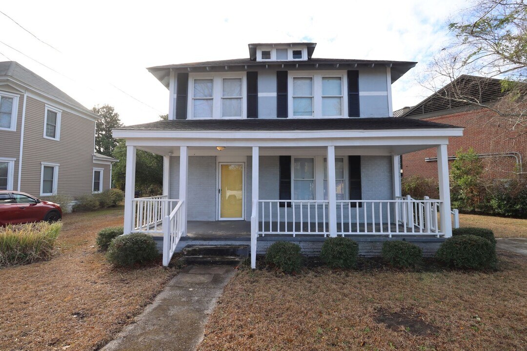 4910 Colonial Dr in Columbia, SC - Building Photo