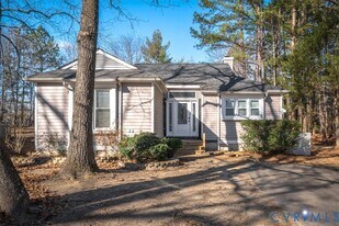 5600 Woods Walk Rd in Midlothian, VA - Building Photo