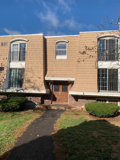 1210 Middle Tpke W, Unit c2 in Manchester, CT - Building Photo