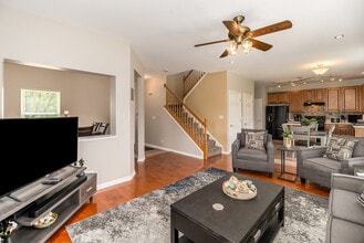 2485 Red Hawk Ridge Ct in Aurora, IL - Building Photo - Building Photo